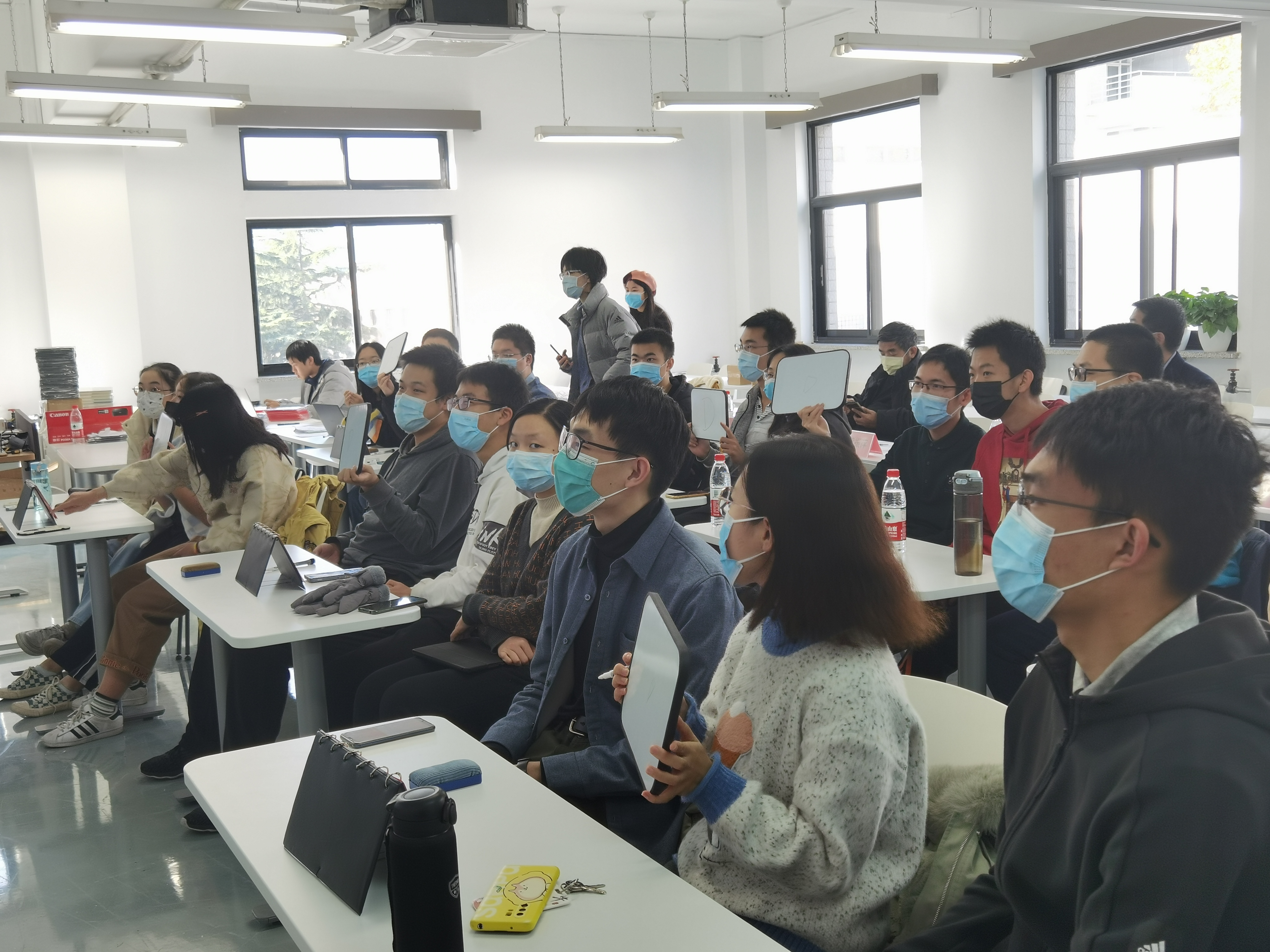 《20211121-红烛新火 | 华体会娱乐平台第二十三届大学生人文知识竞赛圆满落幕-文素基地-竞赛现场》.jpg