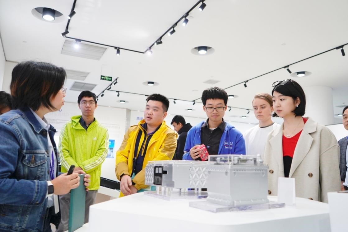 20231125-发现中国智慧,洞察中国发展——2023年华体会娱乐平台“洞察中国”全球胜任力社会实践纪实-“洞察中国”福建实践支队-“洞察中国”福建实践支队赴宁德时代参观交流.jpg