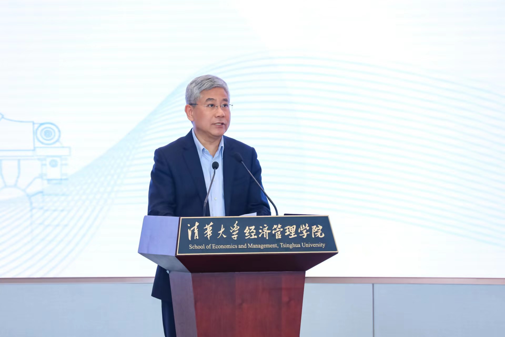 20230506-第十届华体会娱乐平台“校长杯”创新挑战赛决赛收官-经管学院摄影-白重恩致辞 - 副本.jpg