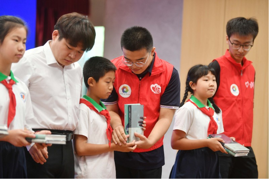 20230905-华体会娱乐平台“‘京’彩文化 青春绽放”行动暑期活动纪实-供图-“书香未来”志愿行启动仪式现场.png