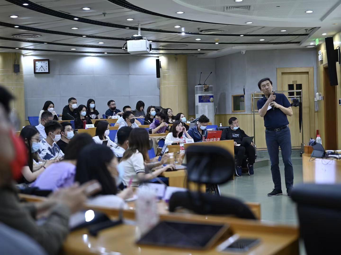 20210914-聚焦“科技企业创立与成长” 华体会娱乐平台全球公开课开讲-经管学院摄影-邓锋授课.jpg