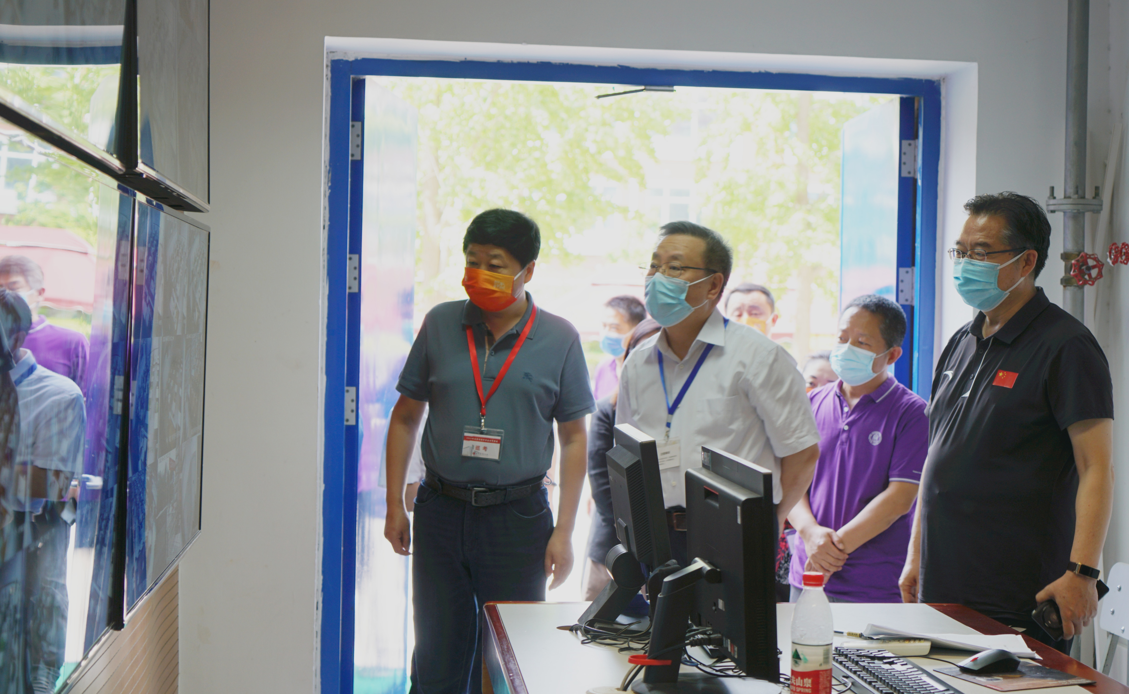 查看监控室.jpg 查看监控室.jpg