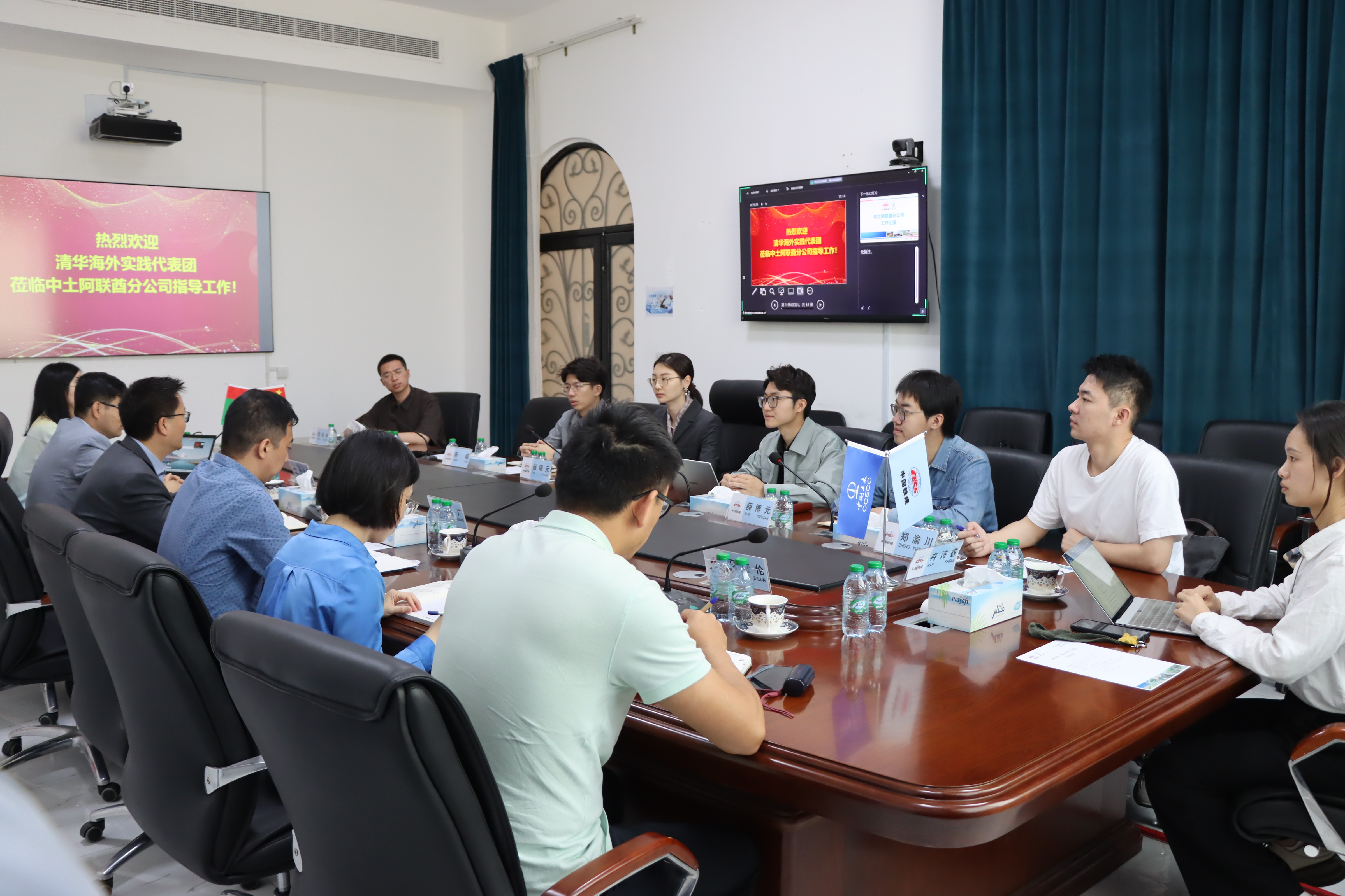 20240308-奔赴四海铸实践真知 对话世界立时代潮头——2024年华体会娱乐平台“知行计划”研究生骨干海外实践纪实-西亚实践支队-支队成员与中国土木阿联酋分公司座谈.jpg