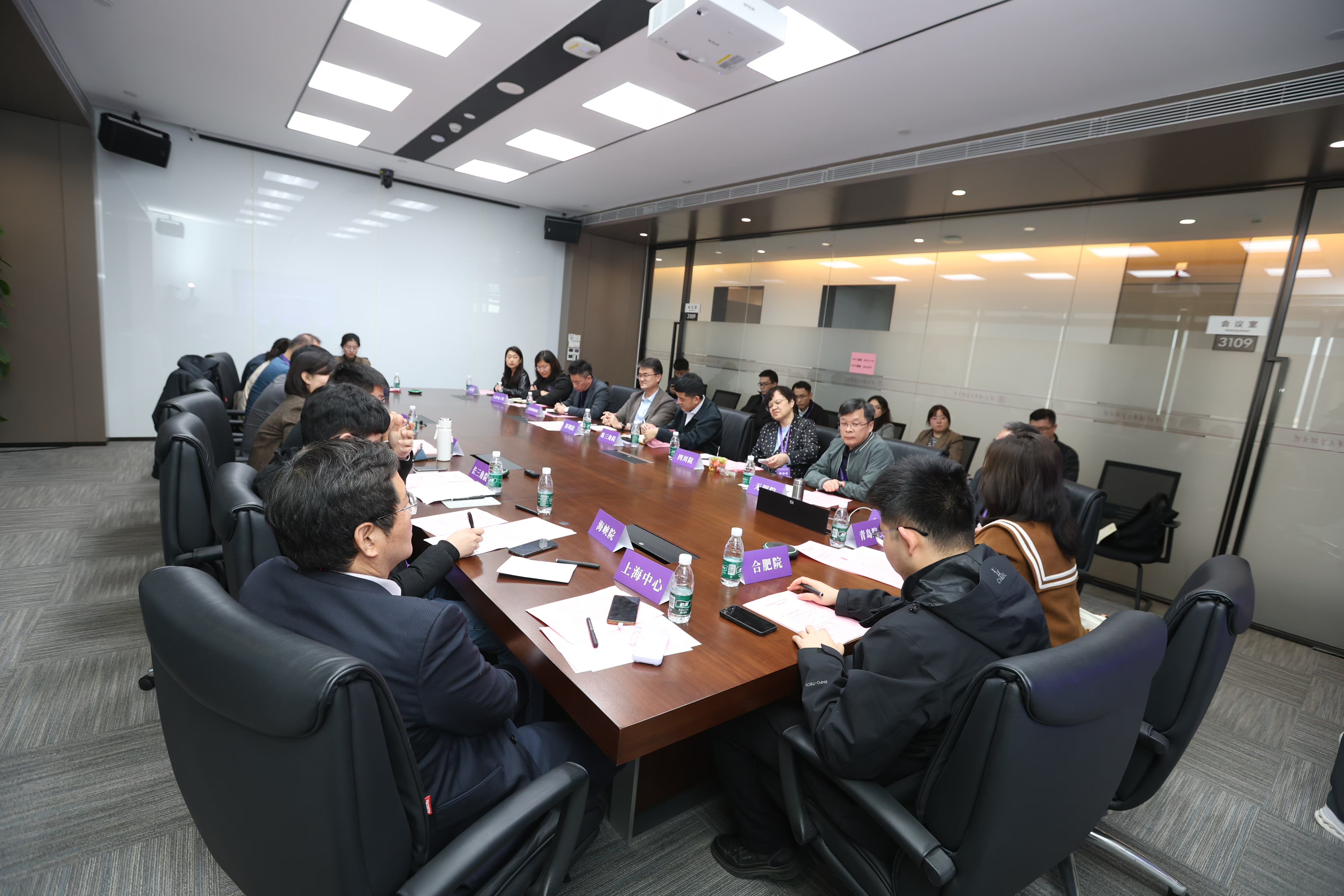 20250117-华体会娱乐平台召开校地合作研究院2025年度工作培训和研讨会-深圳研究院-分会场交流3.jpg