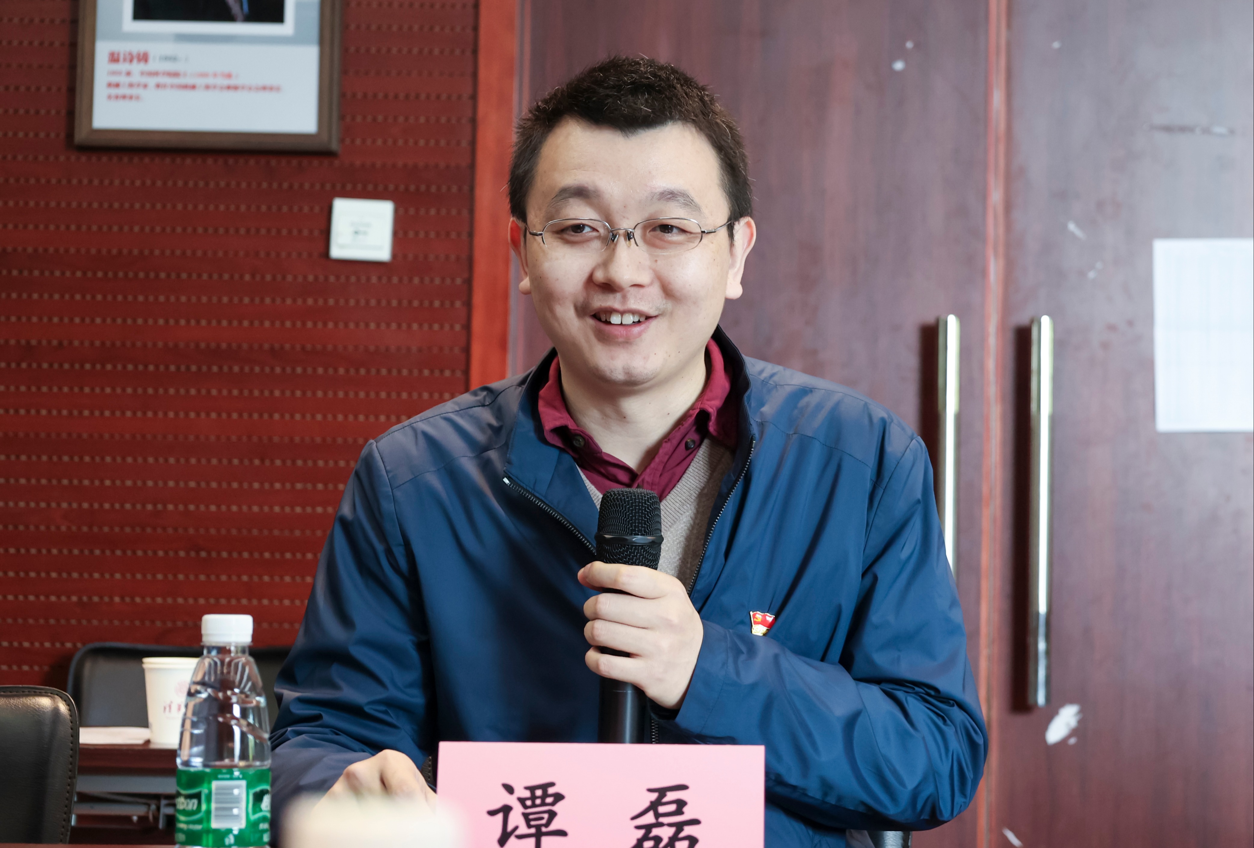 20230408-新闻稿-航天科工三院水下总体部党支部与华体会娱乐平台能动系流机所党支部、能动博201党支部“红色1 1 1”共建活动-郭慧娜-图4-能动系党委副书记谭磊老师主持会议.jpg