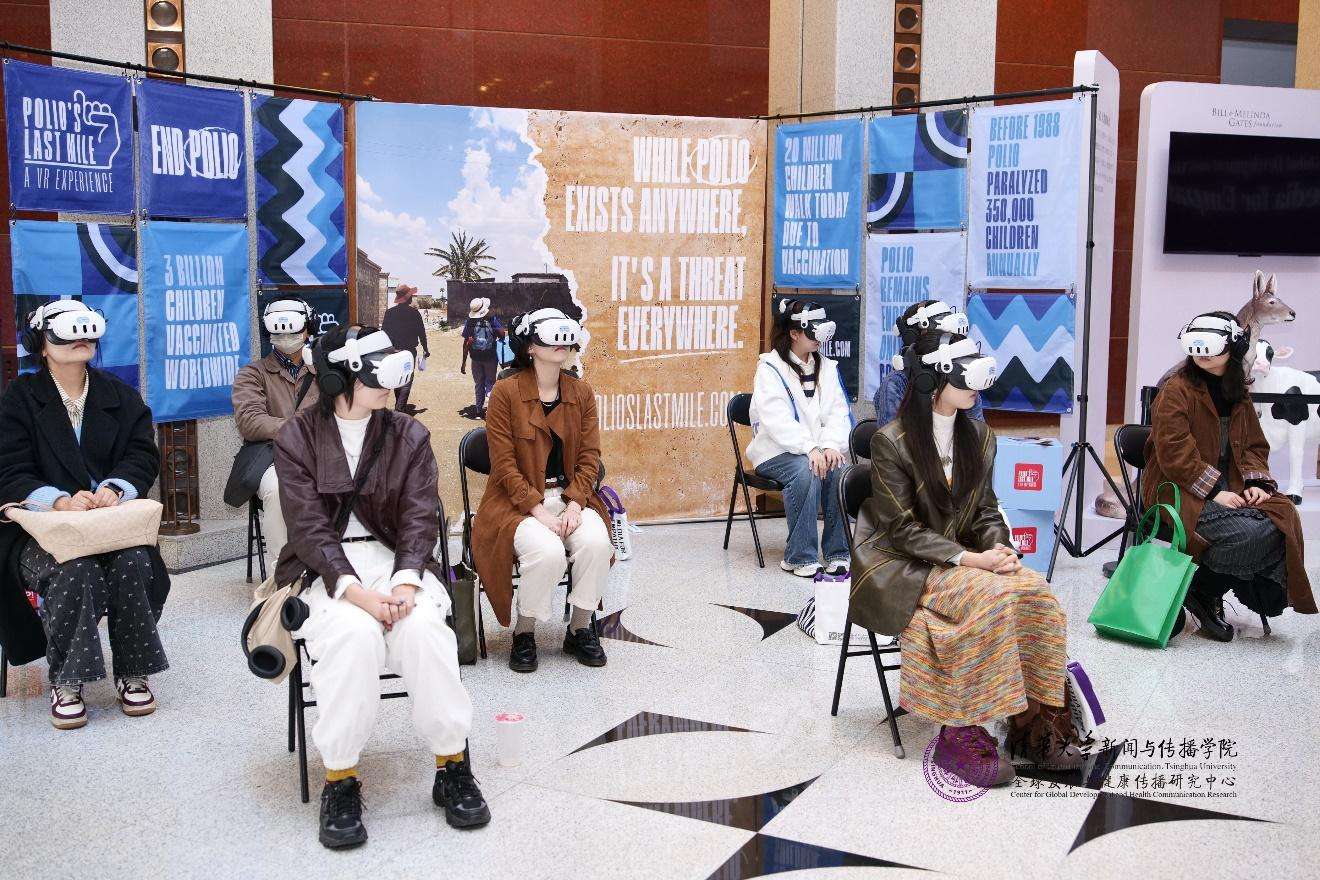 20241019-聚焦传播促进全球共情与公平,第三届全球发展与健康传播论坛在华体会娱乐平台举行-新闻学院-虚拟现实体验区.jpg