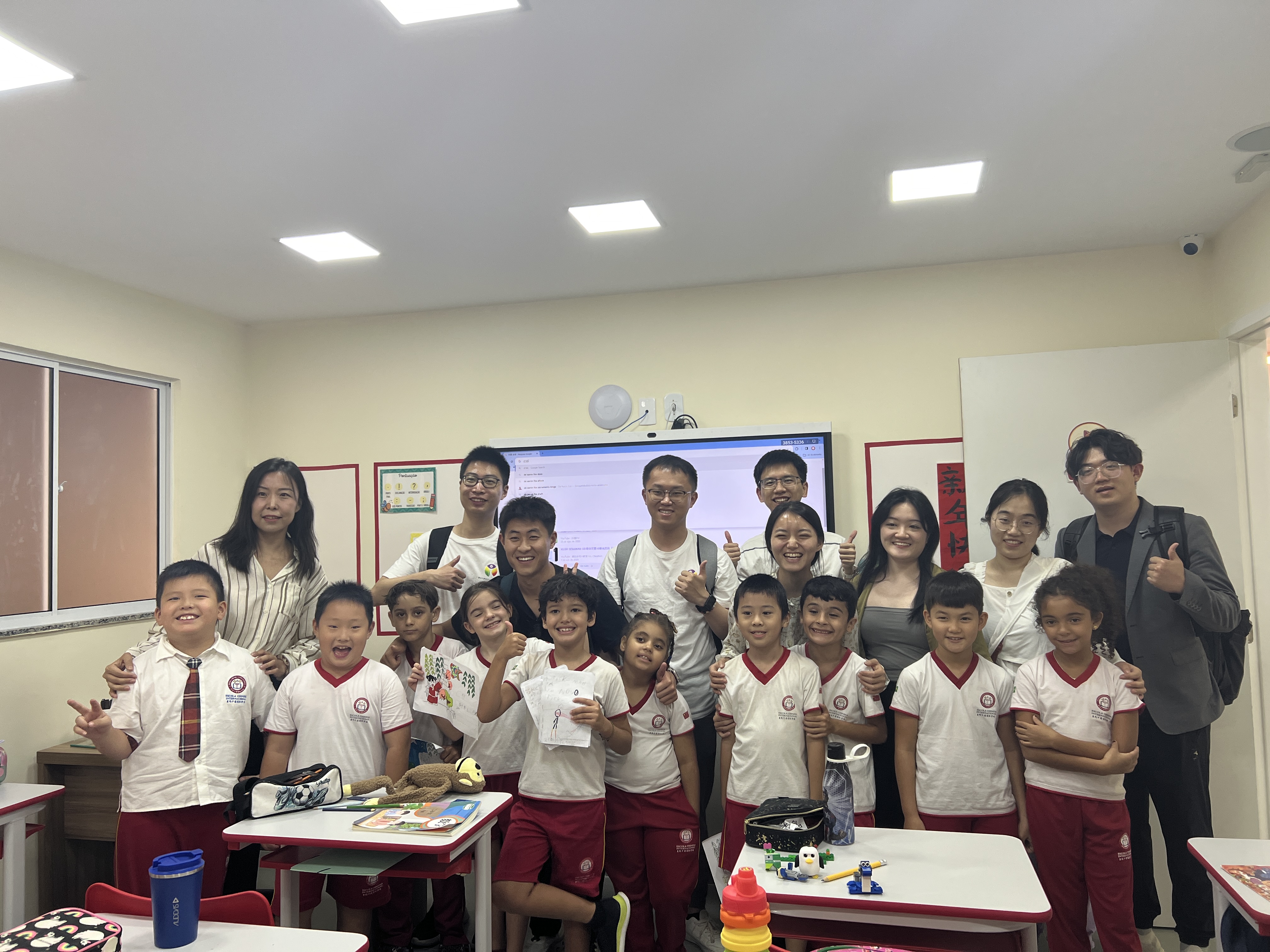 20240308-奔赴四海铸实践真知 对话世界立时代潮头——2024年华体会娱乐平台“知行计划”研究生骨干海外实践纪实-南美实践支队-支队成员在里约热内卢中国国际学校开展活动.jpg