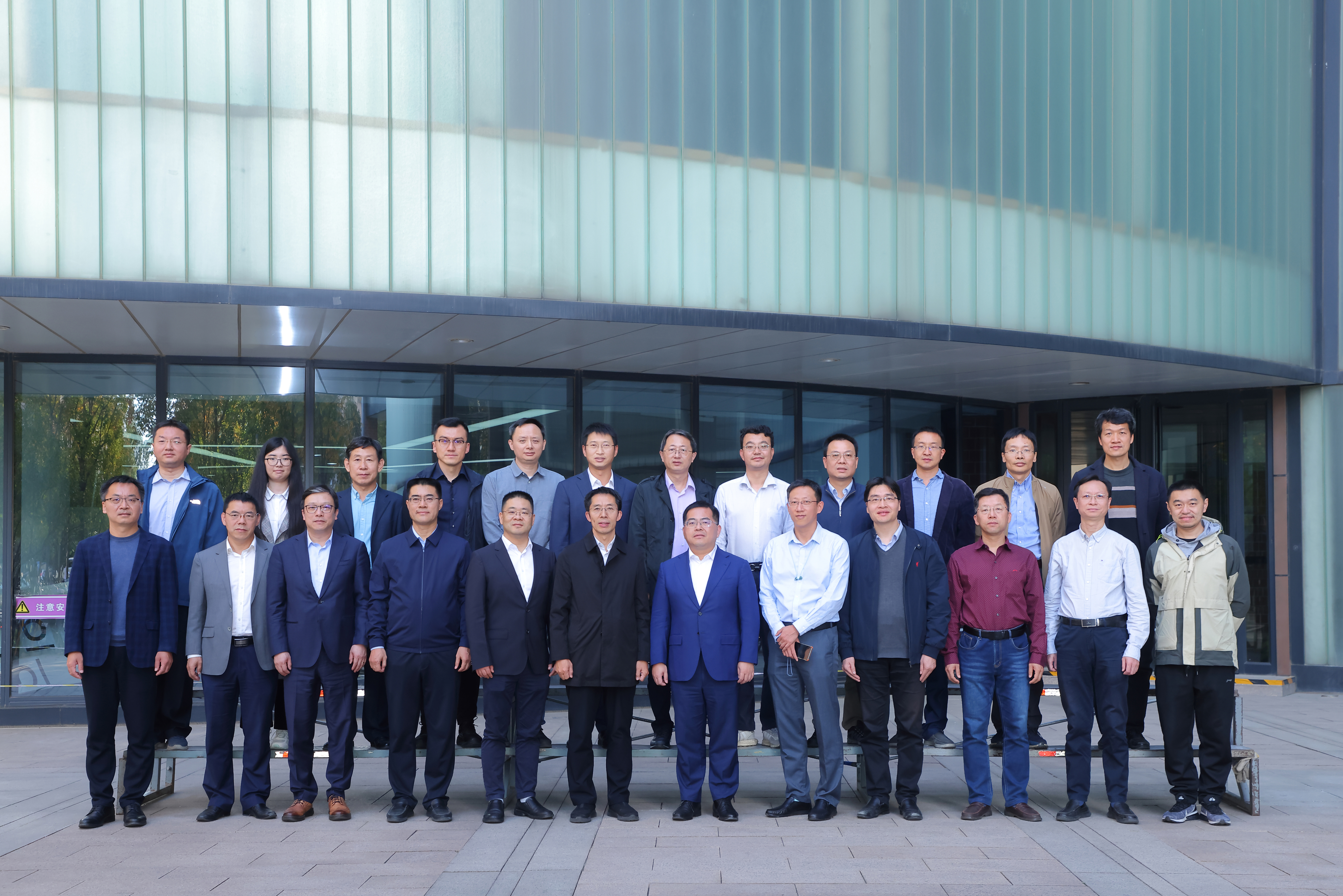 20231102-中兴通讯股份有限公司谢峻石一行访问华体会娱乐平台航天航空学院-航院-与会人员合影.JPG