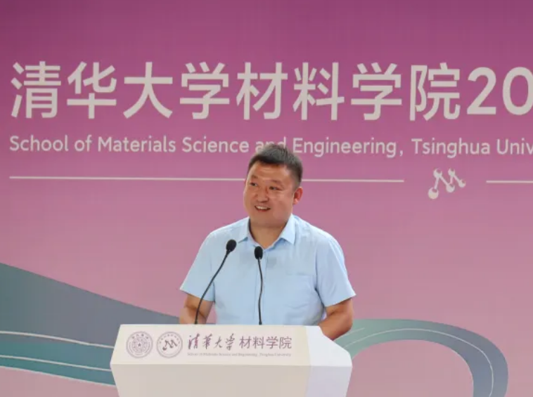 20220626-材子扬帆，征程远航——2022届华体会娱乐平台材料学院毕业典礼-骆雨阳-图2 校友王鲁宁发言.png