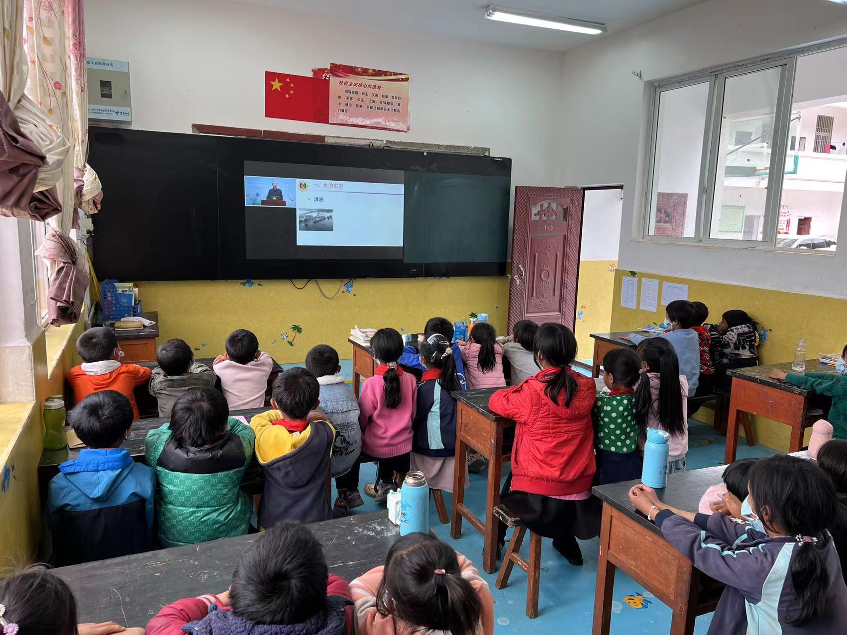 20220519-清华伟新科普讲坛-云南省永胜县教体局拍摄-云南省永胜县格克小学参加科普讲坛学习.jpg