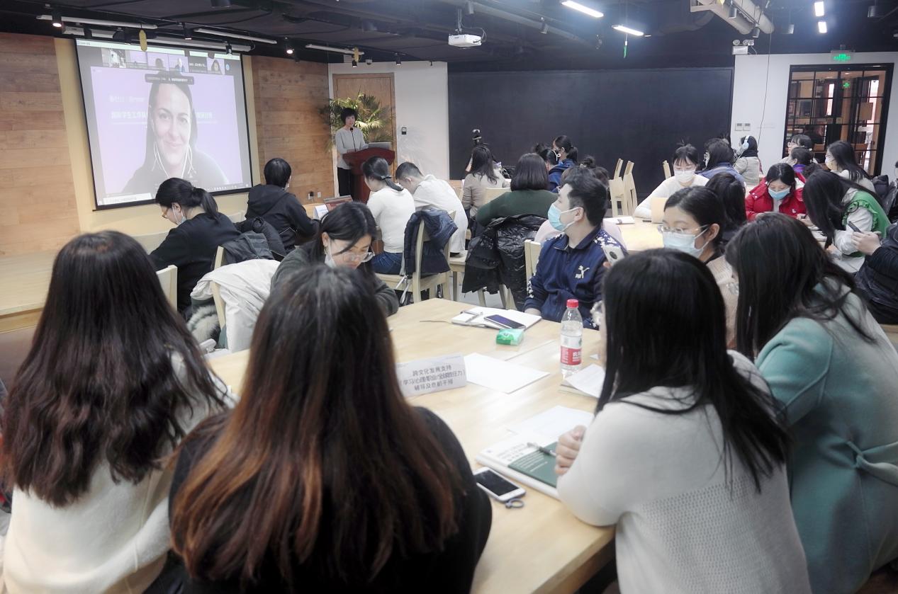 20220225-华体会娱乐平台国际化能力提升计划研讨班 -研讨班学员 - 听讲.jpg