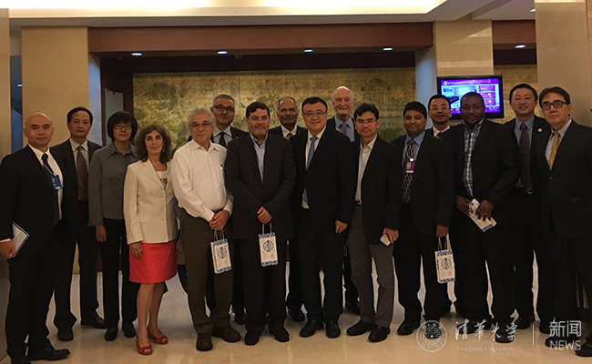 杨斌等与海外专家合影 - 副本.jpg