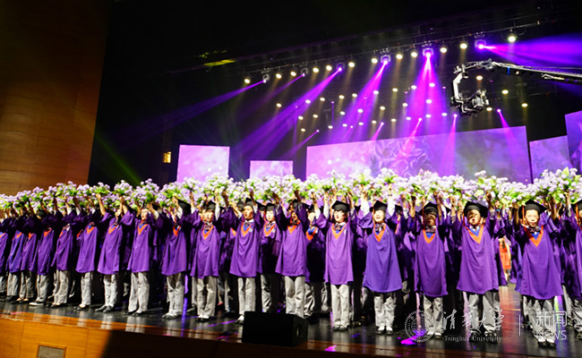 六年级毕业生 丁香花开.jpg